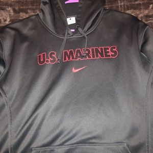 Nike jacket hardly used ! great Christmas gift 🎁